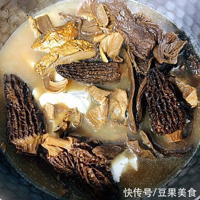 隔着屏幕都喊香，牛肝菌&羊肚菌炖豆腐的秘籍分享