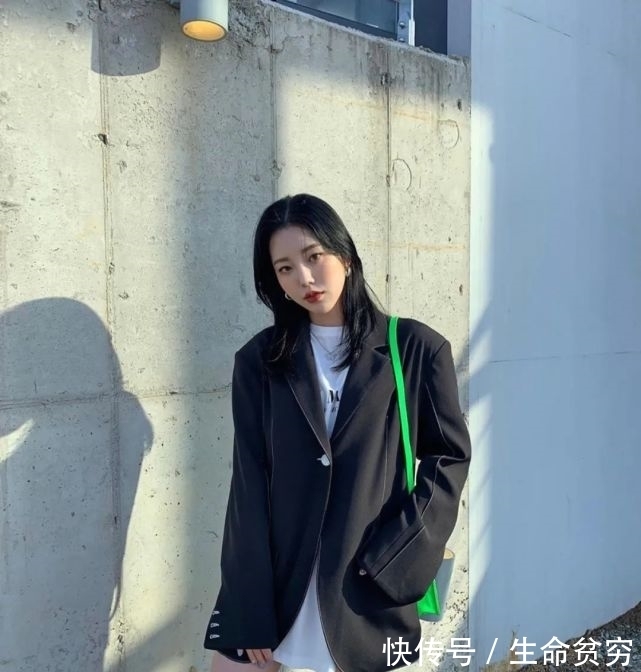 街拍|穿衣搭配：拜托你们夏季别瞎买衣服了，尤其第三件，太显廉价啦
