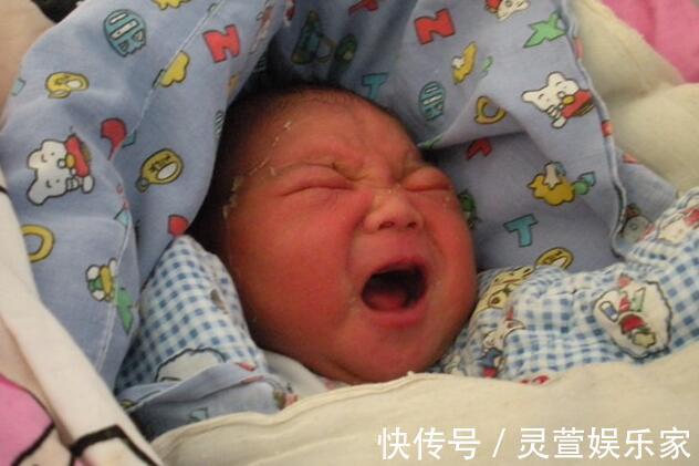 头发|宝宝出生后有3个特点,说明他在子宫内发育的不错,挺聪明