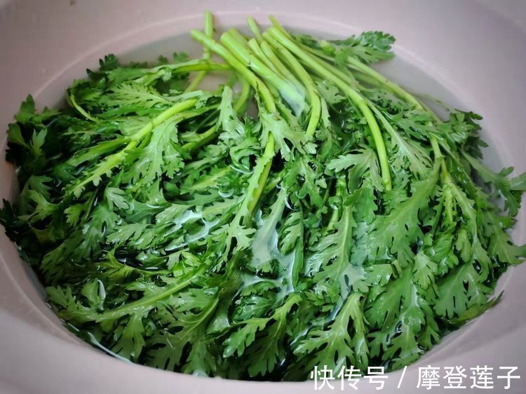 蒸菜|冬季,这碱性蔬菜要多吃,改善失眠还润肺,做成蒸菜特别好吃!