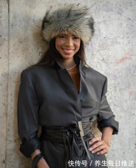 皮草 秋冬买完毛衣大衣,建议搭配一顶“皮草帽”,优雅时髦又保暖!