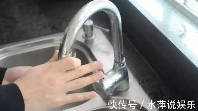 用完的牙膏管别扔掉，放在厨房一年能省不少钱，邻居见了纷纷学！