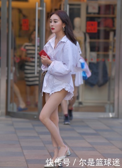 搭配|白色收腰衬衫裙搭配白色蕾丝宽腿短裤,时尚精致,显高显瘦