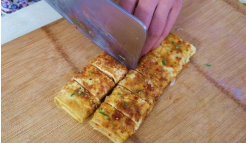 2张豆腐皮,2个鸡蛋,教你这样做早餐,连挑食的人都能吃一大盘