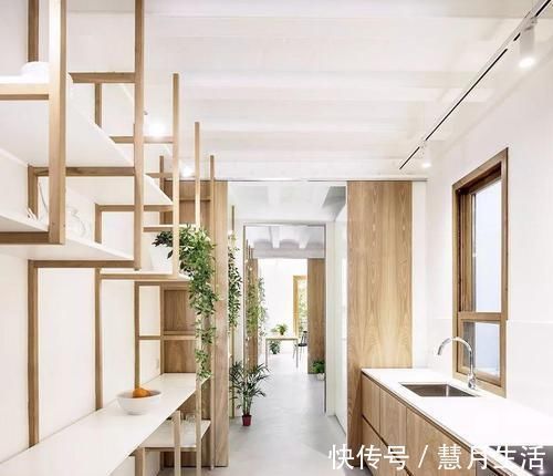 打通|他将2套小户型打通改成4室,做23米柜子,装滑动门,空间无限大