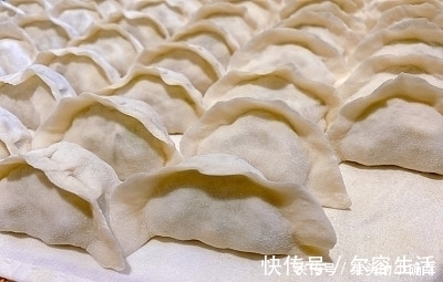 饺子|5块钱一斤的速冻饺子,到底是用什么做的?网友:怪不得那么便宜