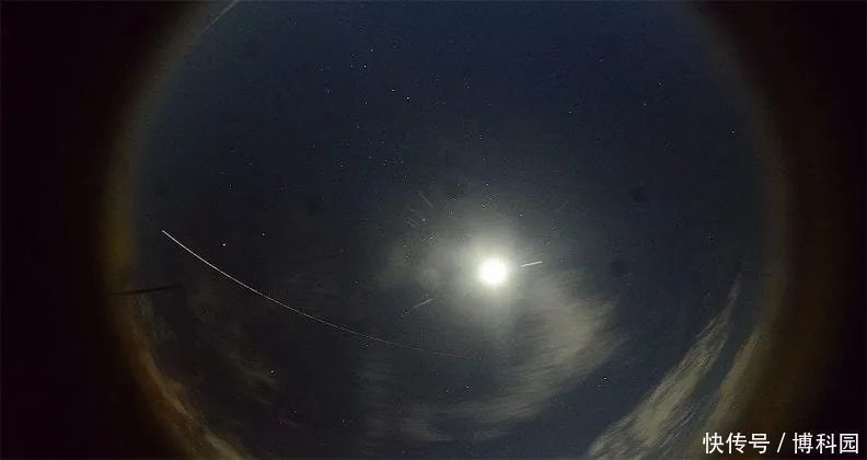 地球 在地球燃烧了的一颗流星,没想到被地球“引力弹弓”射向了木星