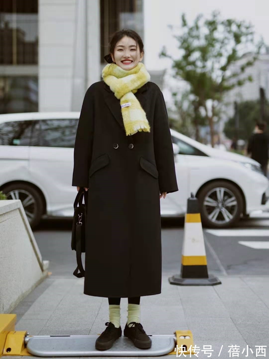 穿搭 谁说“黑大衣”已过时?采用这3种搭配方式,演绎不费劲的时髦感