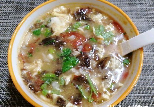 鲜香|西红柿鸡蛋疙瘩汤，营养丰富，鲜香味美