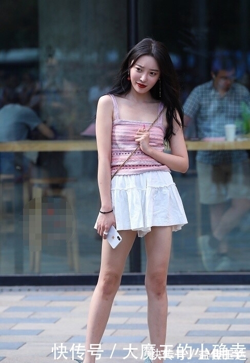 理想|街拍:发型太重要,图一穿旗袍,黑长直,理想中身材,轻熟美感!