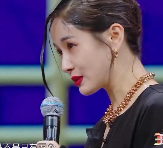 明星淋水暴露真实状态，蔡徐坤没变化，宋亚轩这肤色认真的？