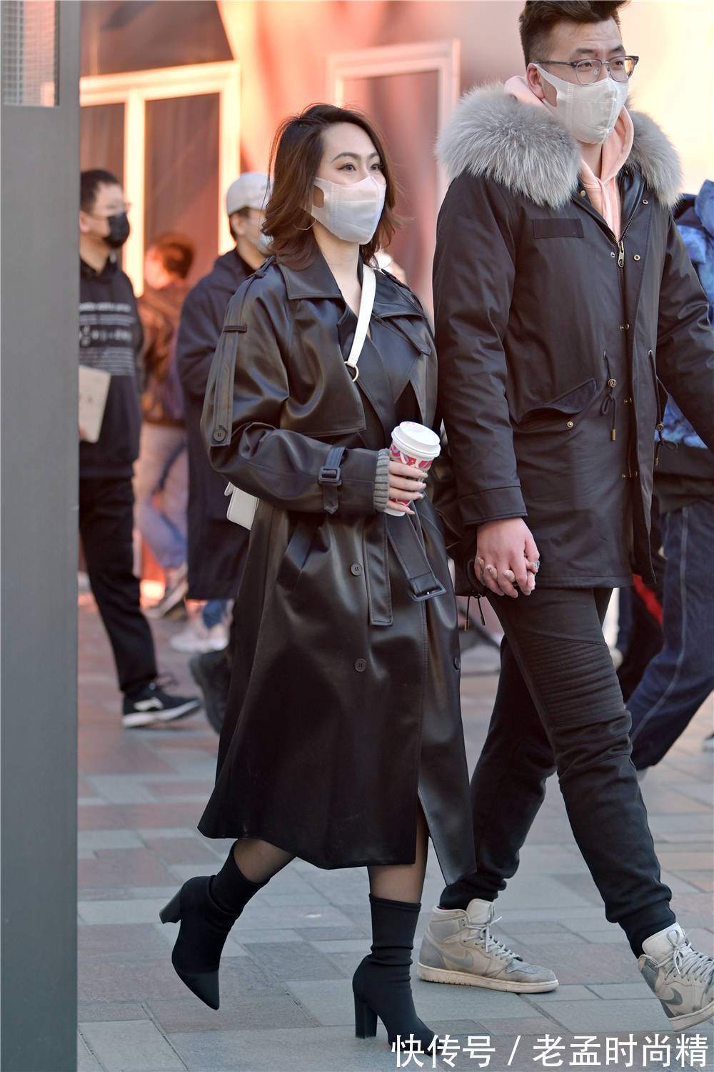 大衣 冬季选择高跟短靴逛街,选对了款式很重要,适合自己才更好