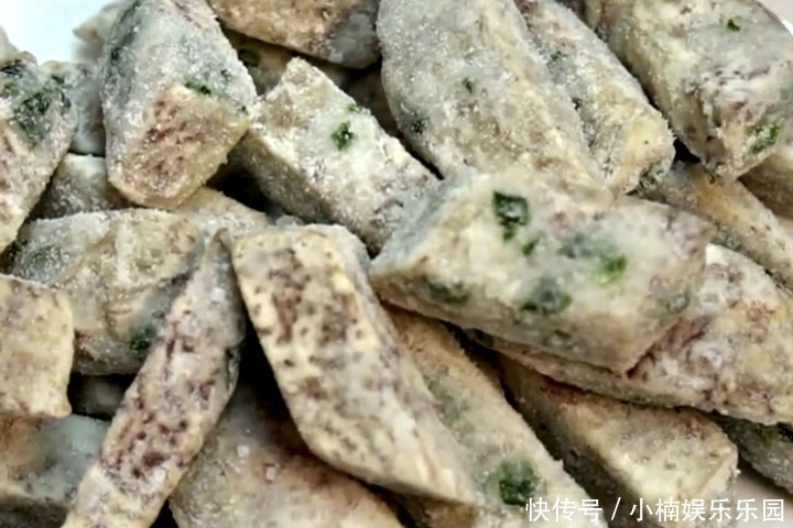 芋头的做法|芋头怎么做最好吃,试试此做法,简单3个步骤,又甜又脆,解馋