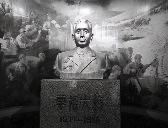 不弃|钢铁直男粟裕和白富美楚青，苦追三年结婚，相守43年不离不弃