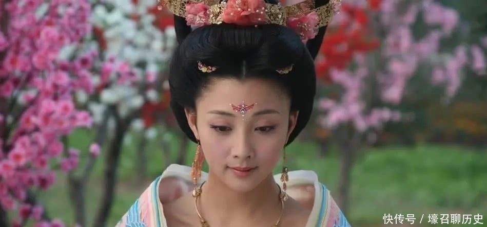 宠爱|集万千宠爱于一身的杨贵妃，真的在马嵬驿兵变中香消玉殒了吗？