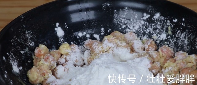 花生米里打1个鸡蛋,老一辈秘制做法,下酒解馋,家里待客全靠它!