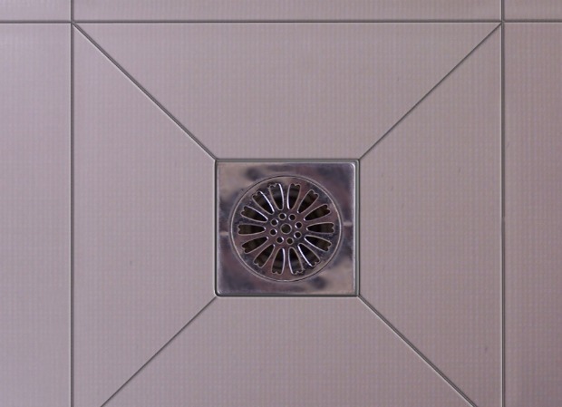 地漏|废旧的钢丝球不要随便丢,塞进袜子里还能用,新用途简单又有效