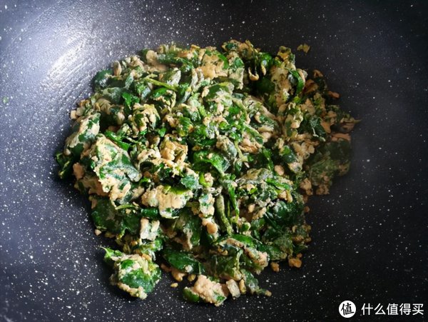 芹菜叶子不要扔,加2个鸡蛋煎一煎,清香又好吃