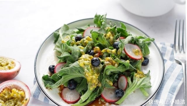 它是热带水果,用来拌冰草,酸甜开胃,清脆冰爽,真好吃!