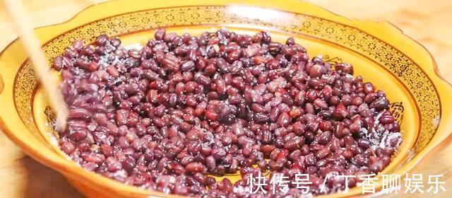 红豆|爱吃红豆饼别再出去买了，大厨教你在家做，外酥里诺太好吃了
