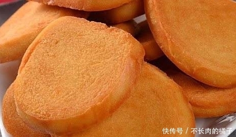 油腻|炸馒头片时,直接下锅炸就错了,这么做,香脆不油腻,一点不费油