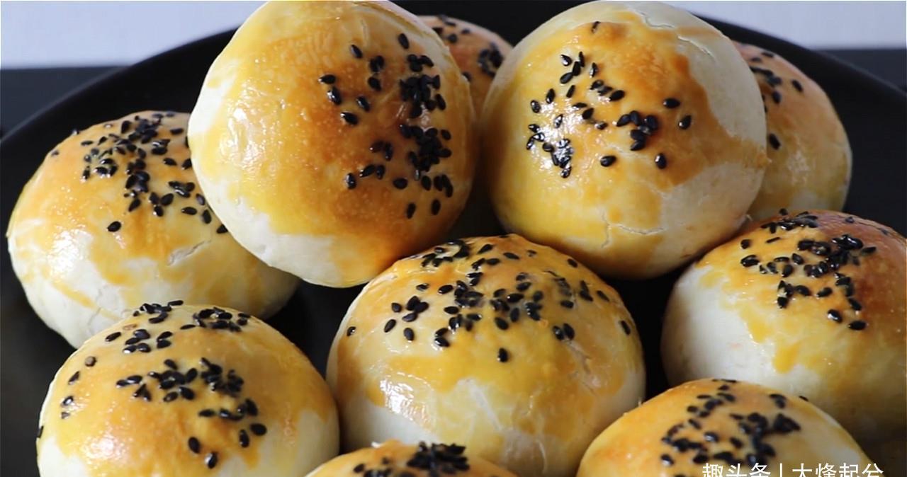 好吃|8块一个的蛋黄酥,在家自制低成本,一口酥掉渣,比外面卖得好吃