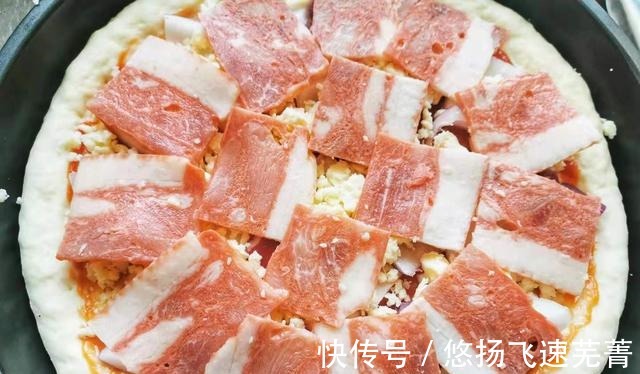芝士|我的懒人披萨比外卖好吃,不要揉面机,分享手揉披萨饼的详细配方!