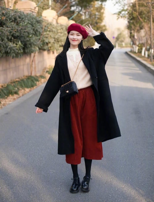 早春穿什么优雅还时髦？温柔博主的4个“配色”妙招，简直美极了