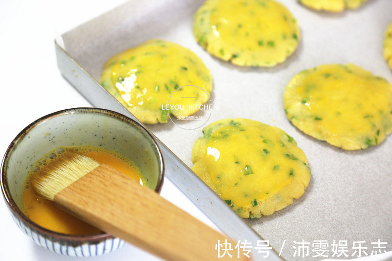 做法|看一眼就会的酥饼做法，一点糖没放，入口即化，比买的好吃许多