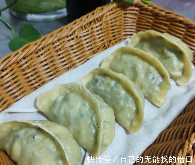 玉米面野菜鸡蛋蒸饺，吹弹可破，吃起来筋道美味