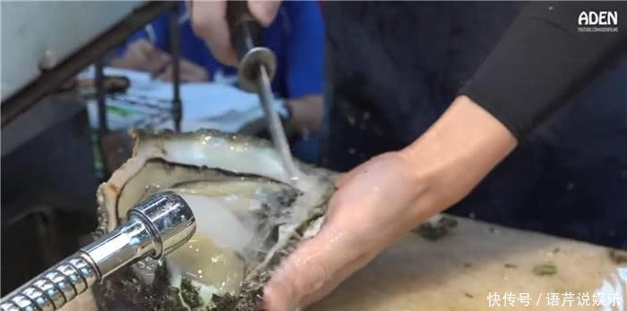 吃不完|日本的生蚝比人脸大,一口吃不下,两口吃不完,一只足够填饱肚子