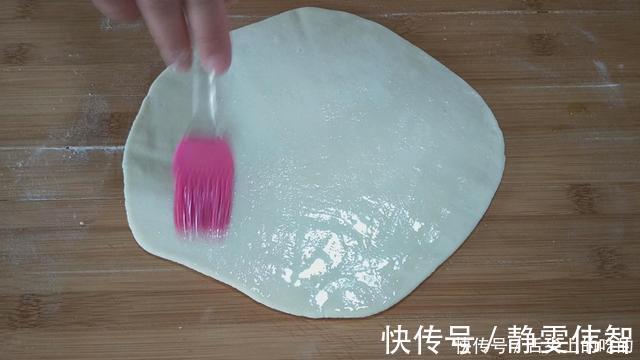 葱花饼这样做太香了，多加1种食材，外酥里软，凉了也不硬，解馋