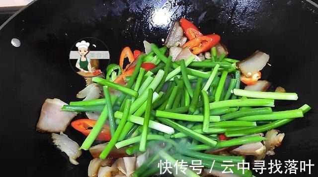 秋天，蒜苔和它绝配，越冷吃越香，开胃杀菌、润肠通便，提高免疫！