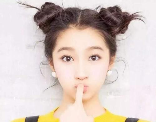 女人别再披头散发了，太显老！今年流行这5种发型，减龄显脸小