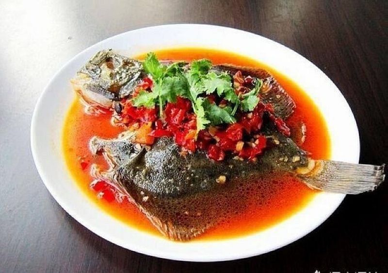 做清蒸鱼是先淋酱油？还是先淋热油？你做对了吗？