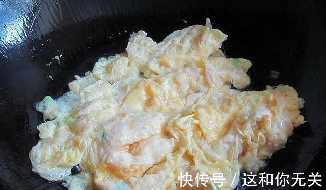 鸡蛋|此花别再扔了, 和鸡蛋一炒, 就是饭店一道香喷喷的菜肴美味！