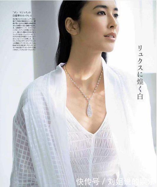 中年|简单而又高级的黑白搭配，中年女人的时尚并没有那么复杂