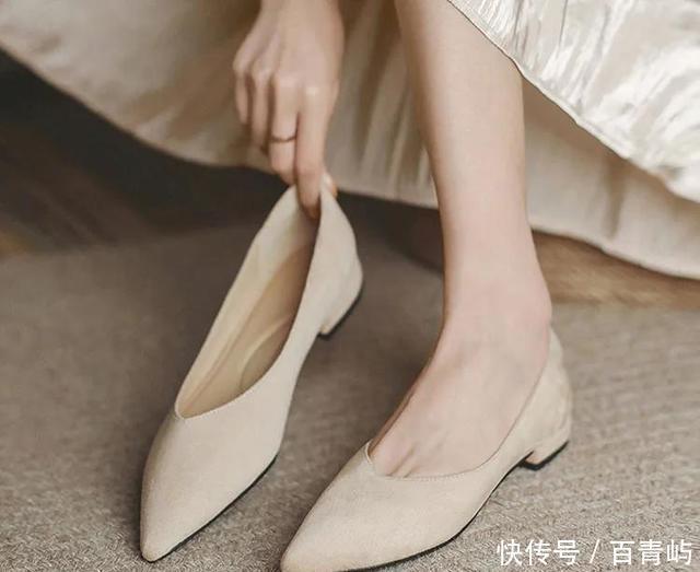 今春霸屏的单鞋，小尖头太显脚瘦了！穿上气质好迷人
