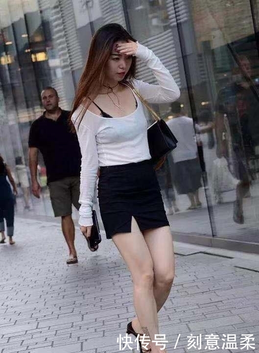 小姐姐|街拍:腿长白皙的大姐姐,丰腴有致,时尚迷人又干练帅气!