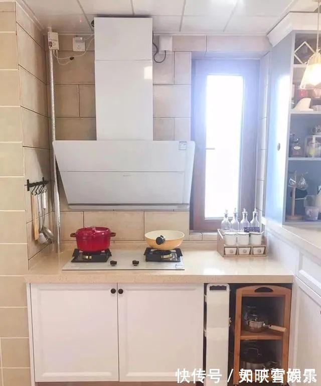 空隙|现在才知道,橱柜底部留空一格大有好处!回家默默拆掉个柜门