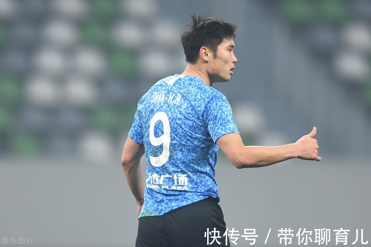 青岛队|4-1大胜!昔日留洋前锋收获中超首球,曾被评为世界60大新星