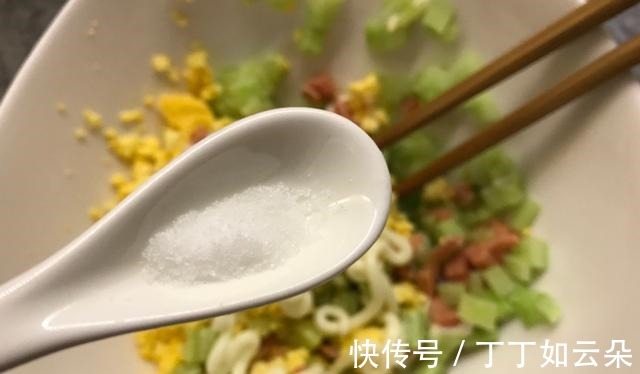 三明治|别再为孩子的早餐发愁了，简单还营养，一份鸡蛋三明治就搞定！