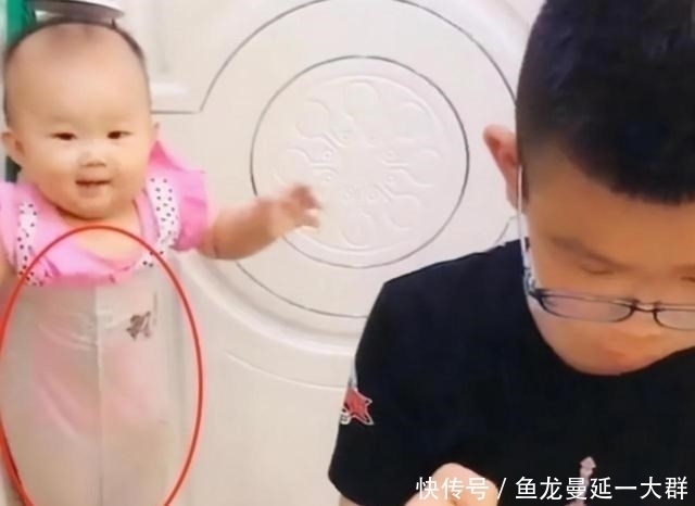 脚丫子|“不靠谱舅舅”带娃走红,伸臭脚丫把外甥女熏跑,网友:正月去剃头