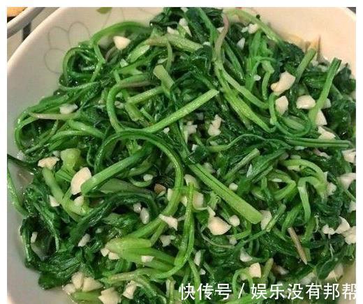 酸菜|堂弟一家来做客,老婆特意做一桌菜招待,饭后弟媳妇还说我家小气