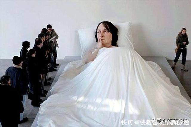 人物|巨型超写实人体雕塑,庞大而又逼真,网友:真怕他们动起来