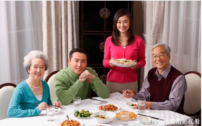 食品|老年人应该“管住嘴”,8种食品最好杜绝,健康才会“拥抱”你