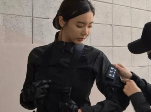 意志力|韩国“九头身模特”空降部队，身材过于完美，无意间撩到兵哥哥