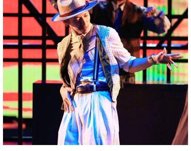 王一博氛围感大片,背影满满故事感,绅士风格出圈