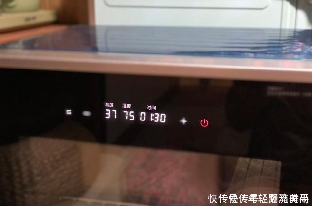 这面包跟棉花一样软,植物油做椰蓉酱竟比黄油还好吃,配方全赠送