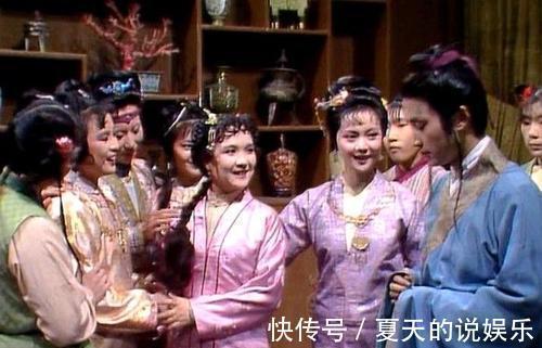 贾母!红楼梦:薛宝琴出场很难堪,贾母捧她是为了遮丑!结局难逃薄命司